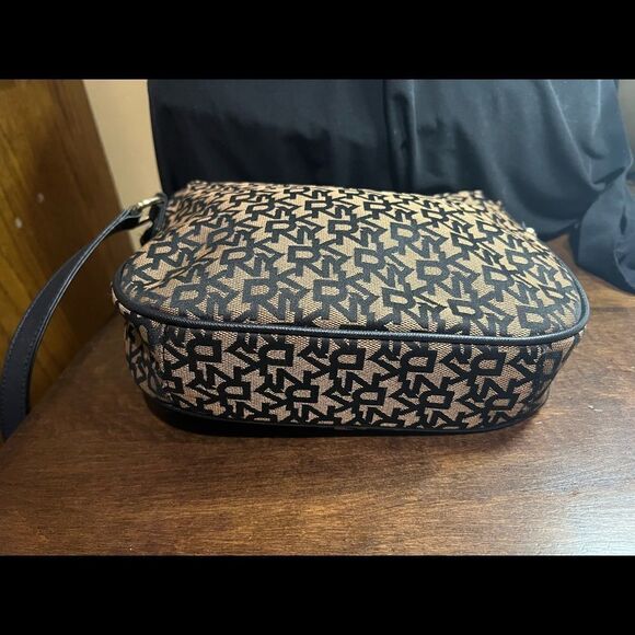 DKNY CROSSBODY PURSE - Picture 3 of 5